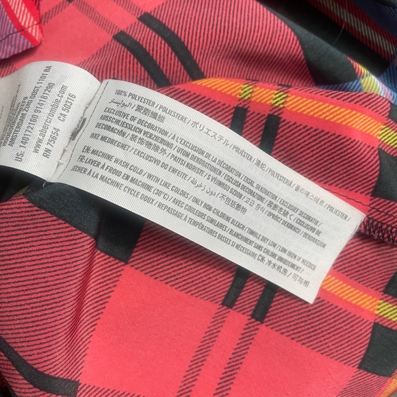 Abercrombie & Fitch Women's Medium Red Plaid Button Up 100% Polyester Pockets - Picture 3 of 6